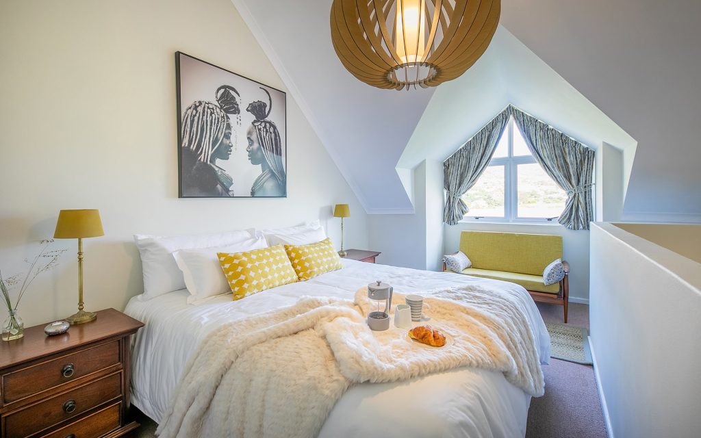Disa Valley holiday rental with main double room in Hout Bay