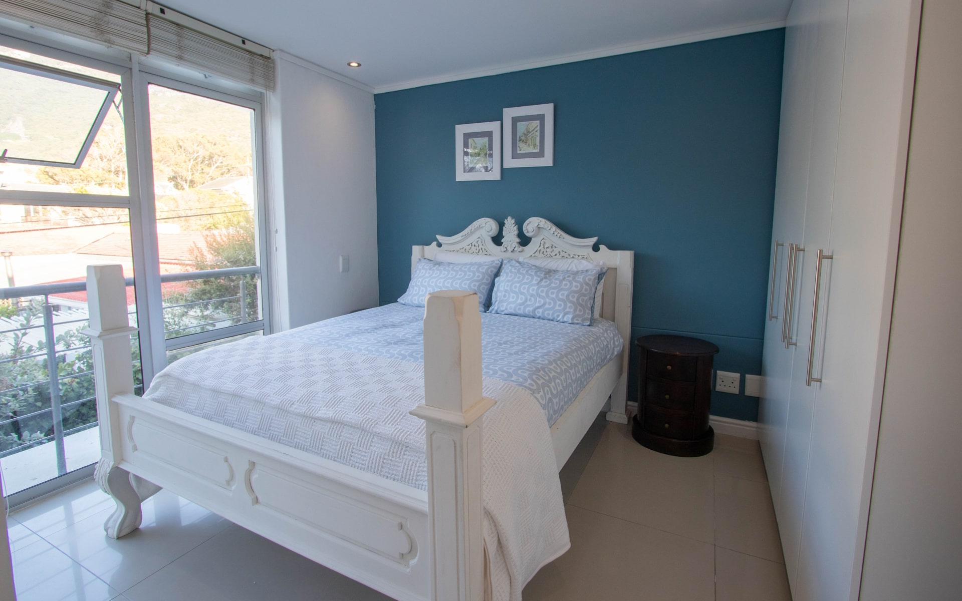 Victoria Views holiday rental unit with views in Hout Bay bedroom 1