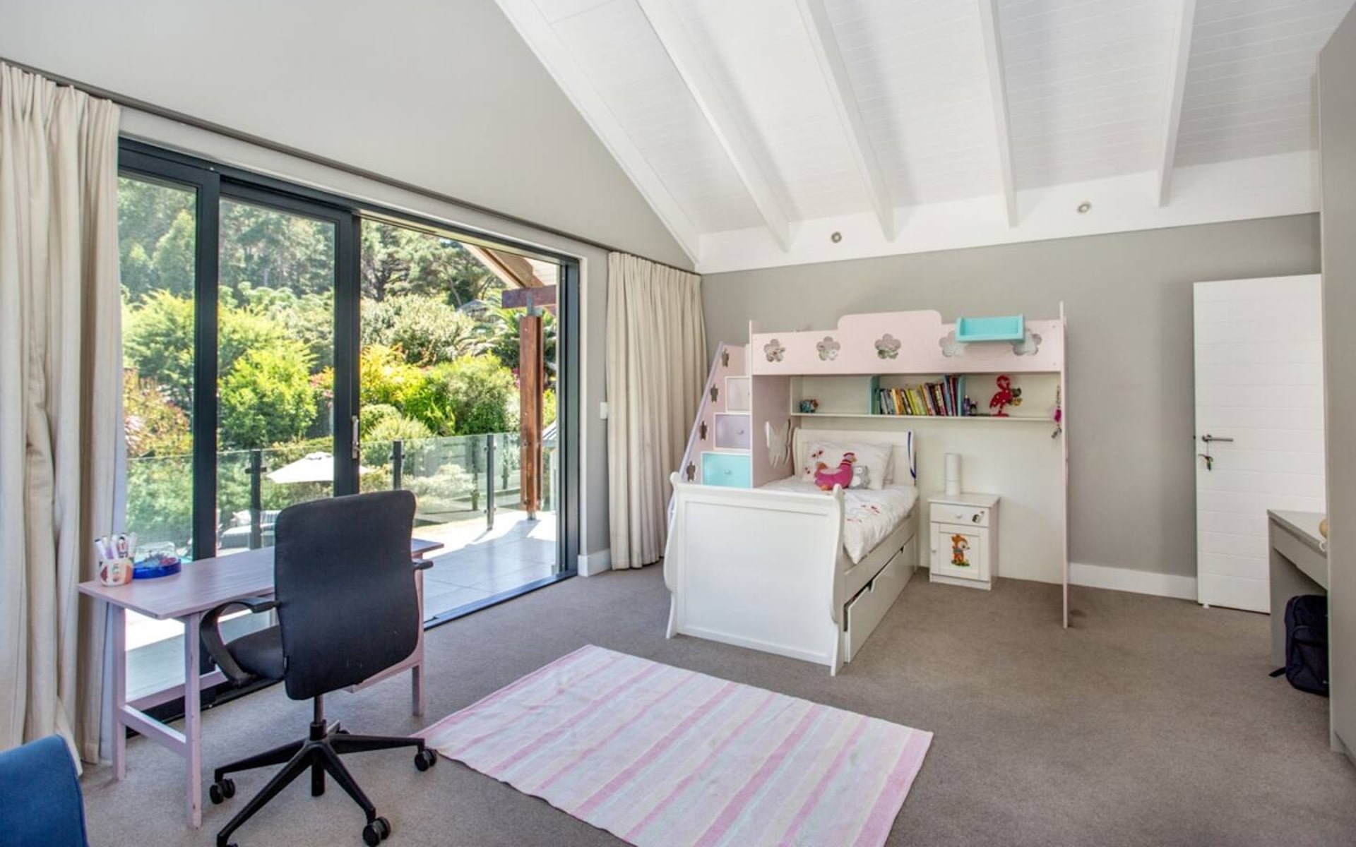 Luxury family home rental in Hout Bay suitable for kids