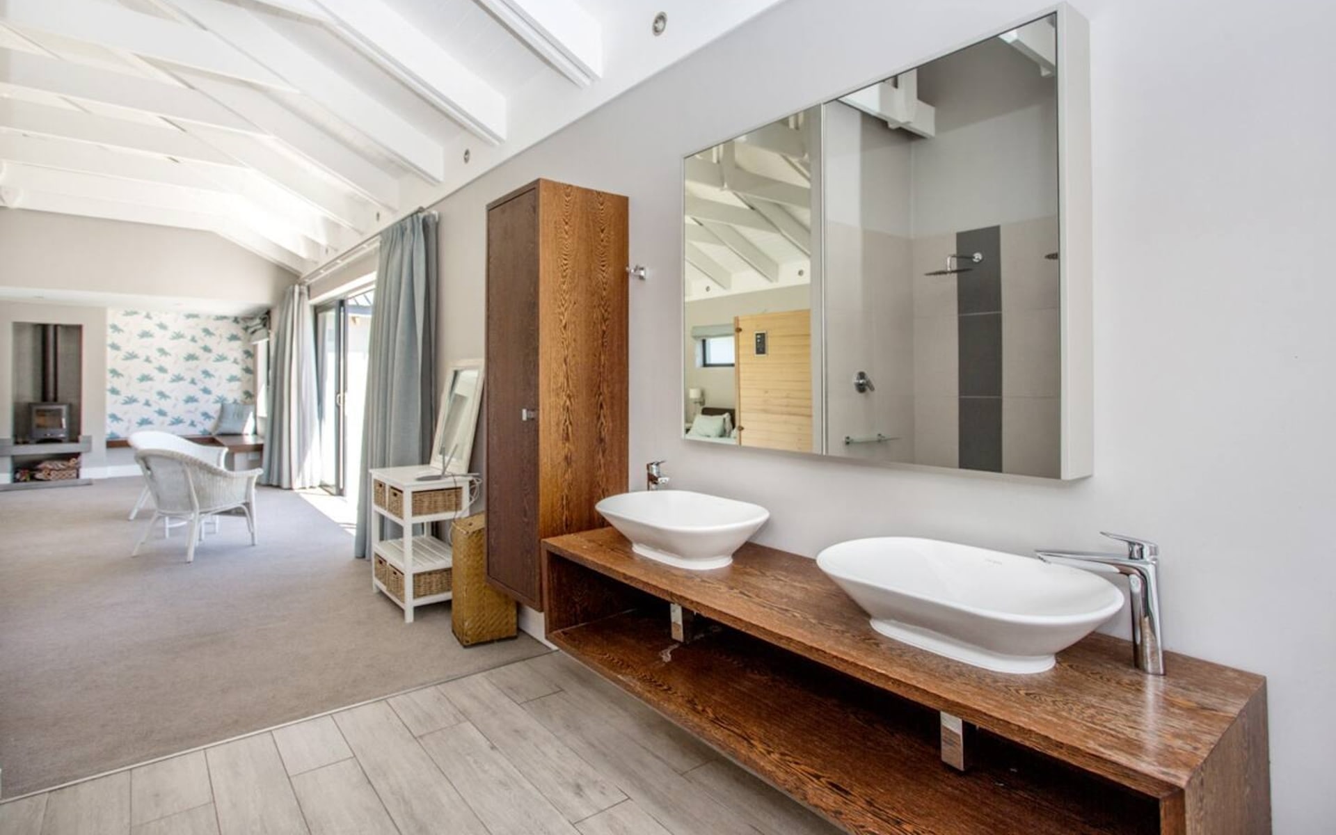 Luxury family home rental in Hout Bay with ensuite bathroom