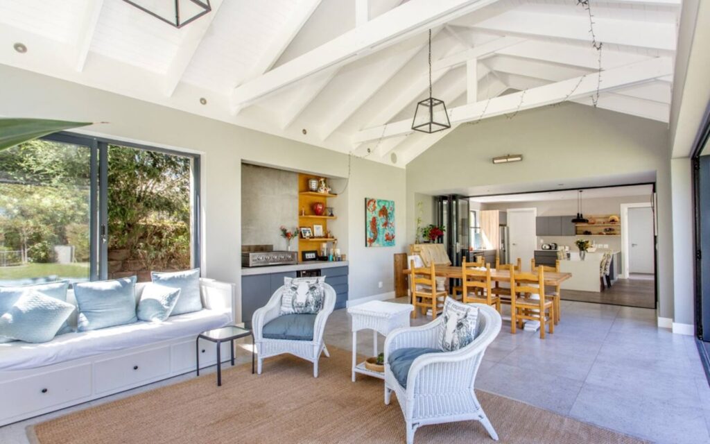 Luxury family home rental in Hout Bay for family gatherings